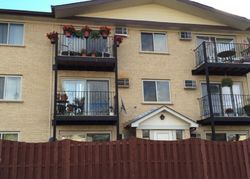 Pre-foreclosure in  W FOSTER AVE UNIT 305 Chicago, IL 60656