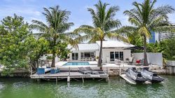 Pre-foreclosure in  BAYSIDE LN Miami Beach, FL 33141