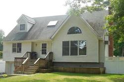 Pre-foreclosure in  OAKWOOD AVE Miller Place, NY 11764
