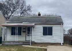 Pre-foreclosure in  CICOTTE AVE Lincoln Park, MI 48146