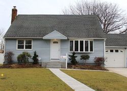 Pre-foreclosure Listing in FLOWERDALE DR SEAFORD, NY 11783