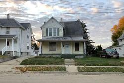 Pre-foreclosure in  W CHAMBERLIN ST Dixon, IL 61021