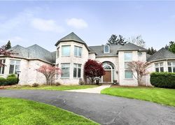 Pre-foreclosure in  RIVERHILLS LN Toledo, OH 43623