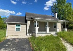 Pre-foreclosure Listing in HALLS LN STANTON, KY 40380