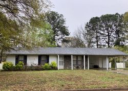 Pre-foreclosure in  WOODLAND DR Horn Lake, MS 38637