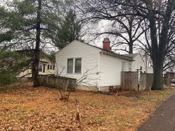 Pre-foreclosure Listing in CARSTENS AVE WOOD RIVER, IL 62095