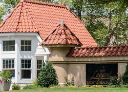Pre-foreclosure in  PEMBROKE DR Glen Cove, NY 11542