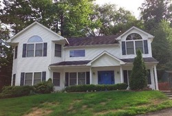 Pre-foreclosure Listing in HIGHLAND DR CENTERPORT, NY 11721
