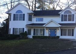 Pre-foreclosure in  HIGHLAND DR Centerport, NY 11721