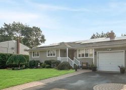  Westwood Ave, Deer Park NY
