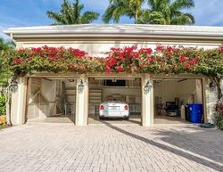 Pre-foreclosure in  SPYGLASS LN Naples, FL 34102