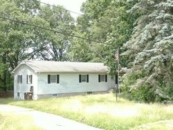 Pre-foreclosure in  SCHOOL HOUSE LN Coopersburg, PA 18036