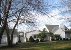 Pre-foreclosure Listing in OSPREY WAY WATER MILL, NY 11976