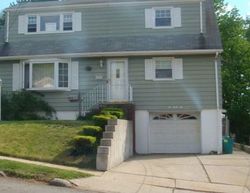 Pre-foreclosure in  FLORAL LN Wood Ridge, NJ 07075