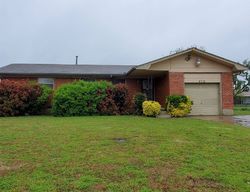 Pre-foreclosure Listing in NW RIDGECREST DR LAWTON, OK 73505
