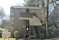 Pre-foreclosure in  KERR PKWY  Lake Oswego, OR 97035