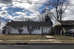 Pre-foreclosure in  EAGLE ST Iselin, NJ 08830