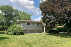 Pre-foreclosure in  SUNRISE AVE Darien, IL 60561