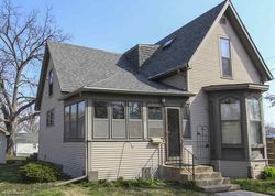 Pre-foreclosure Listing in W 2ND ST CEDAR FALLS, IA 50613