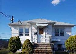 Pre-foreclosure Listing in SCHWARTZ PL DEER PARK, NY 11729