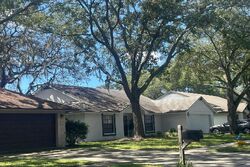 Pre-foreclosure in  EAGLEBROOK AVE Tampa, FL 33625