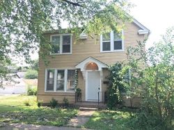 Pre-foreclosure in  WARREN ST Davenport, IA 52804