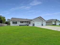 Pre-foreclosure in  RIVERS EDGE DR SE Minot, ND 58701