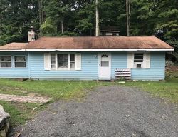 Pre-foreclosure Listing in CANDLEWOOD LAKE RD BROOKFIELD, CT 06804