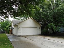 Pre-foreclosure Listing in NE WESTWIND DR LEES SUMMIT, MO 64086