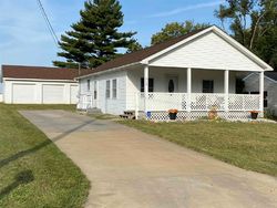 Pre-foreclosure Listing in COTTAGE GROVE AVE PEKIN, IL 61554