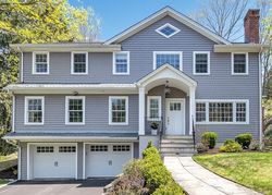 Pre-foreclosure Listing in LAKEVIEW DR FAIRFIELD, CT 06825