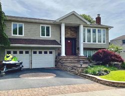 Pre-foreclosure Listing in RUBY LN PLAINVIEW, NY 11803