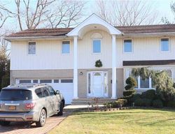Pre-foreclosure Listing in CARRIAGE RD ROSLYN, NY 11576