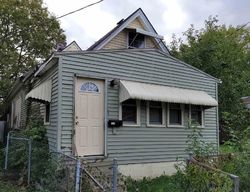 Pre-foreclosure Listing in W HOWETT ST PEORIA, IL 61605