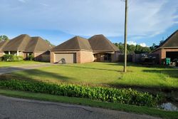 Pre-foreclosure Listing in MONTROSE NORTH DR DENHAM SPRINGS, LA 70726