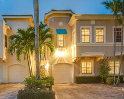  Resort Ln, Palm Beach Gardens FL