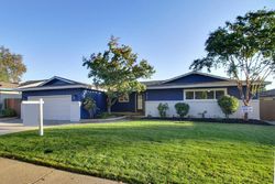 Pre-foreclosure in  NIESSEN WAY Fair Oaks, CA 95628