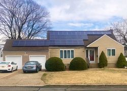 Pre-foreclosure Listing in WESTCHESTER AVE WEST BABYLON, NY 11704