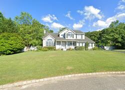 Pre-foreclosure in  DEER LN Manorville, NY 11949