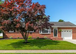 Pre-foreclosure Listing in CARSON AVE GIBBSTOWN, NJ 08027