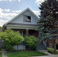 Pre-foreclosure in  W BYRON ST Chicago, IL 60634
