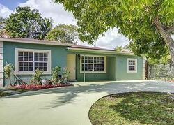 Pre-foreclosure in  NW 7TH AVE Fort Lauderdale, FL 33311