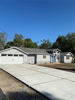  Oakdale Ave, Woodland Hills CA