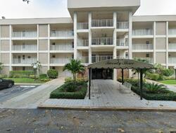 Pre-foreclosure in  S COURSE DR  Pompano Beach, FL 33069