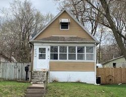 Pre-foreclosure Listing in 8TH AVE S CLINTON, IA 52732