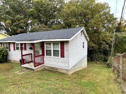 Pre-foreclosure Listing in WESTOVER DR SPARTANBURG, SC 29306