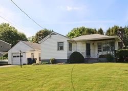 Pre-foreclosure in  ELAINE ST Trumbull, CT 06611