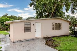 Pre-foreclosure Listing in NW 10TH TER FORT LAUDERDALE, FL 33311