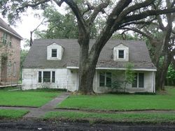 Pre-foreclosure in  BERKLEY DR New Orleans, LA 70131