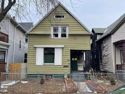 Pre-foreclosure in  S 21ST ST Milwaukee, WI 53204